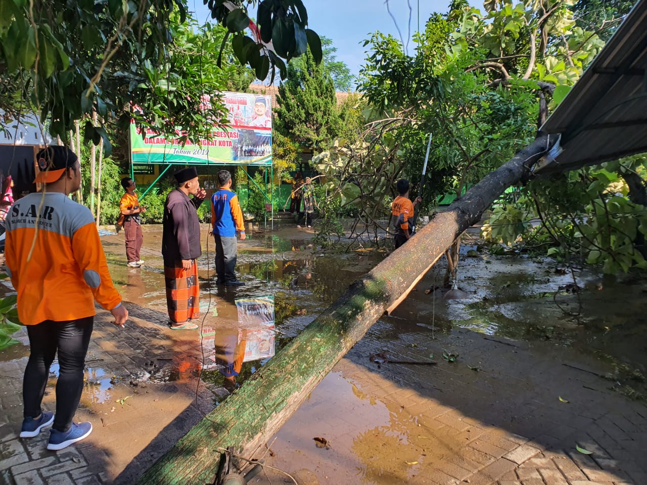 Curah Hujan Tinggi, M. Ruddy Salam Himbau Masyarakat Meningkatkan Kewaspadaan Lingkungan