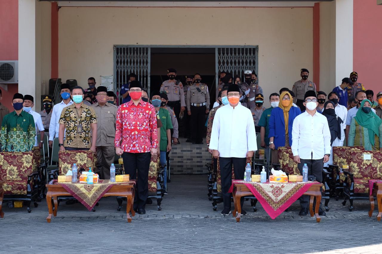 Mas Teno Datang Terlambat, Gus Ipul – Mas Adi Kompak Hadiri Apel Kampanye Masker
