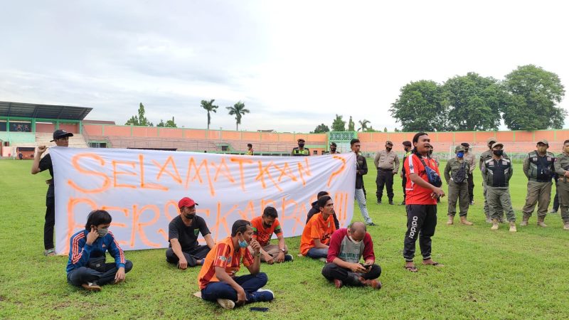 Sakera Mania Gelar Demonstrasi Selamatkan Persekabpas, Ini Tuntutannya
